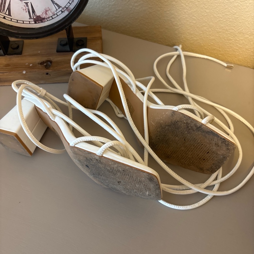 Shoe’ N Tale White Lace Up Strappy Block Heel Sandals - Picture 3 of 3